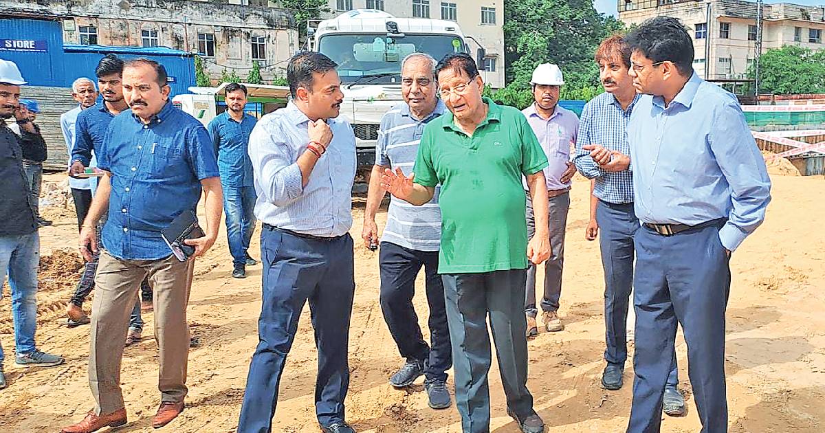 UDH Min Dhariwal inspects IPD tower project, asks officials to speed up work